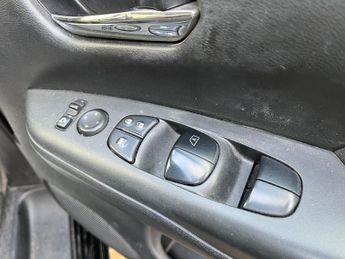 Nissan Serena 2.0 Highway Star V Hybrid 8 Seater