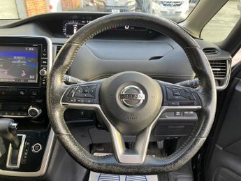Nissan Serena 2.0 Highway Star V Hybrid 8 Seater