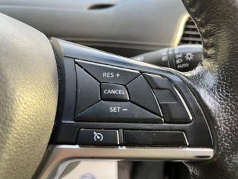 Nissan Serena 2.0 Highway Star V Hybrid 8 Seater