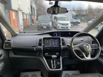 Nissan Serena 2.0 Highway Star V Hybrid 8 Seater