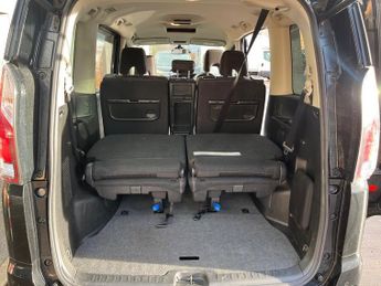 Nissan Serena 2.0 Highway Star V Hybrid 8 Seater