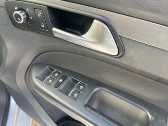 Volkswagen Touran 1.4 TSI Comfortline 7 Seater