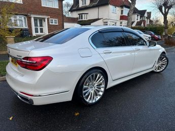 BMW 750 4.4 750i V8 Exclusive Saloon 4dr Petrol Auto Euro 6 (s/s) (450 p