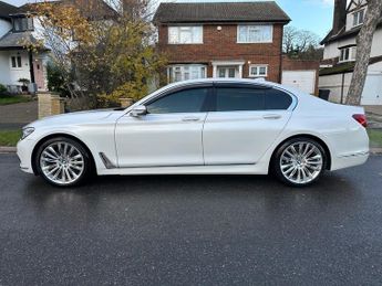 BMW 750 4.4 750i V8 Exclusive Saloon 4dr Petrol Auto Euro 6 (s/s) (450 p
