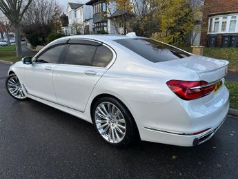 BMW 750 4.4 750i V8 Exclusive Saloon 4dr Petrol Auto Euro 6 (s/s) (450 p