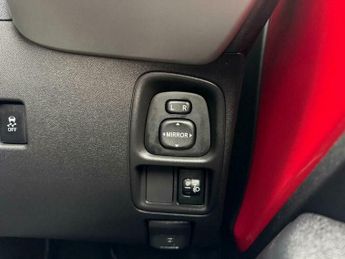 Toyota AYGO 1.0 VVT-i x-play x-shift Euro 5 5dr Euro 5