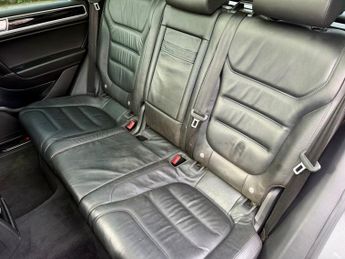 Volkswagen Touareg V6 R-LINE TDI BLUEMOTION TECHNOLOGY