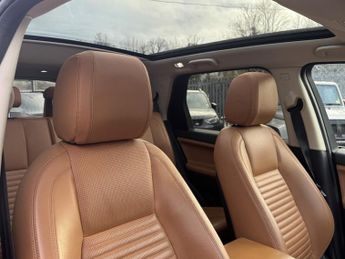 Land Rover Discovery Sport 2.0 Si4 HSE Luxury SUV 5dr Petrol Auto 4WD Euro 6 (s/s) (240 ps)
