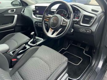 Kia Ceed 1.6 CRDi MHEV 2 NAV Euro 6 (s/s) 5dr