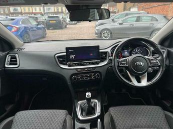 Kia Ceed 1.6 CRDi MHEV 2 NAV Euro 6 (s/s) 5dr