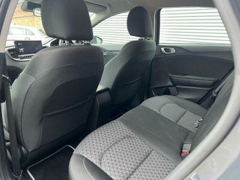 Kia Ceed 1.6 CRDi MHEV 2 NAV Euro 6 (s/s) 5dr