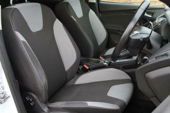 Ford Focus 1.6 Zetec Powershift Euro 5 5dr