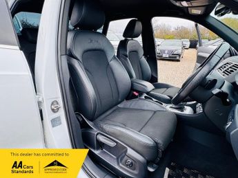 Audi Q3 2.0 TFSI S line SUV 5dr Petrol S Tronic 4WD quattro Euro 5 (s/s)