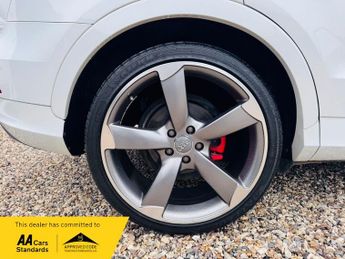 Audi Q3 2.0 TFSI S line SUV 5dr Petrol S Tronic 4WD quattro Euro 5 (s/s)