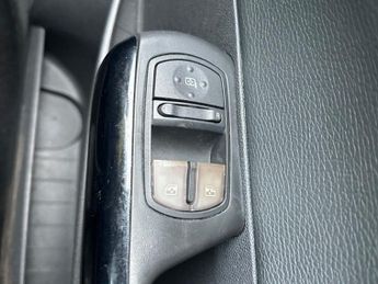 Vauxhall Corsa DESIGN 16V