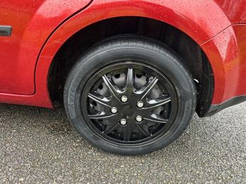 Ford Focus LX 16V