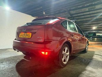 Ford Focus 1.6 Zetec 5dr