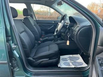 Volkswagen Golf 1.6 S 5dr