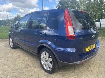 Ford Fusion Fusion + Auto 5 Gears Suv Hatchback