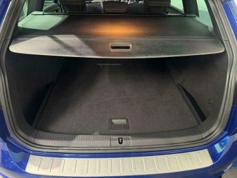 Volkswagen Golf 2.0 Golf R TSi 4Motion Semi-Auto 4WD 5dr