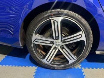 Volkswagen Golf 2.0 Golf R TSi 4Motion Semi-Auto 4WD 5dr