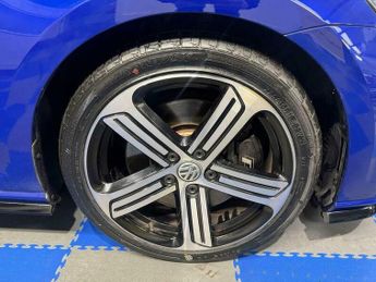 Volkswagen Golf 2.0 Golf R TSi 4Motion Semi-Auto 4WD 5dr
