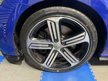 Volkswagen Golf 2.0 Golf R TSi 4Motion Semi-Auto 4WD 5dr