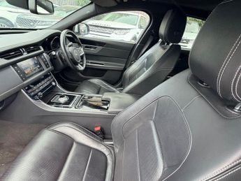 Jaguar XF D R-SPORT