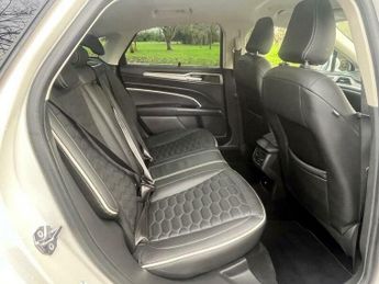 Ford Mondeo 2.0 TDCi Vignale Powershift Euro 6 (s/s) 4dr