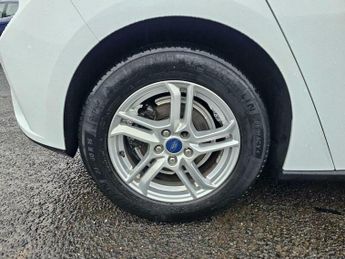 Ford Focus 1.0T EcoBoost Zetec Auto Euro 6 (s/s) 5dr