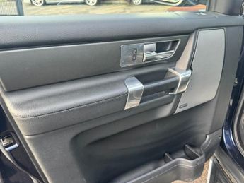 Land Rover Discovery 3.0 SD V6 Graphite SUV 5dr Diesel Auto 4WD Euro 6 (s/s) (256 bhp