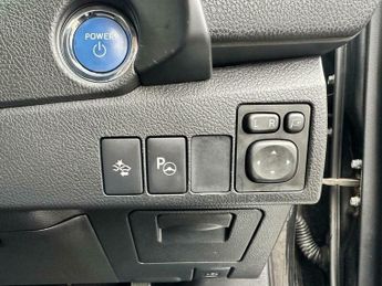 Toyota Auris 1.8 VVT-h Excel Touring Sports CVT Euro 6 (s/s) 5dr (Safety Sens