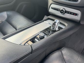 Volvo XC90 2.0h T8 Twin Engine 9.2kWh Momentum SUV 5dr Petrol Plug-in Hybri