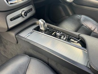 Volvo XC90 2.0h T8 Twin Engine 9.2kWh Momentum SUV 5dr Petrol Plug-in Hybri