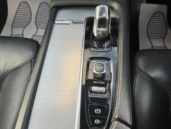 Volvo XC90 2.0h T8 Twin Engine 9.2kWh Momentum SUV 5dr Petrol Plug-in Hybri