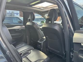 Volvo XC90 2.0h T8 Twin Engine 9.2kWh Momentum SUV 5dr Petrol Plug-in Hybri