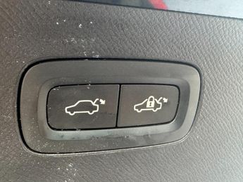 Volvo XC90 2.0h T8 Twin Engine 9.2kWh Momentum SUV 5dr Petrol Plug-in Hybri