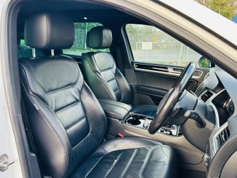 Volkswagen Touareg V6 R-LINE PLUS TDI BLUEMOTION TECHNOLOGY