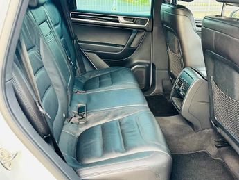 Volkswagen Touareg V6 R-LINE PLUS TDI BLUEMOTION TECHNOLOGY