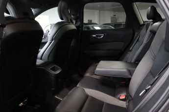 Volvo XC60 RECHARGE T6 R-DESIGN AWD