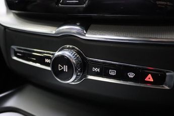 Volvo XC60 RECHARGE T6 R-DESIGN AWD