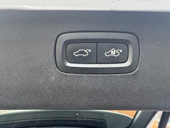 Volvo XC90 2.0h T8 Twin Engine Recharge 11.6kWh R-Design Pro SUV 5dr Petrol