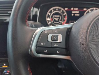 Volkswagen Golf GTI TSI DSG