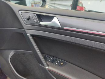 Volkswagen Golf GTI TSI DSG