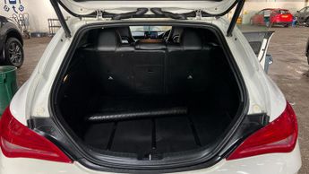 Mercedes SLR McLaren CLA250 4MATIC ENGINEERED BY AMG