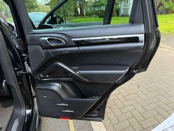 Porsche Cayenne 3.0h V6 S TiptronicS 4WD Euro 5 (s/s) 5dr