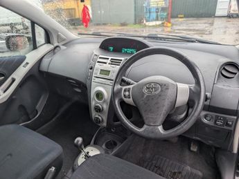 Toyota Yaris VVTI T SPIRIT