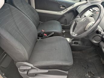 TOYOTA YARIS VVTI T SPIRIT