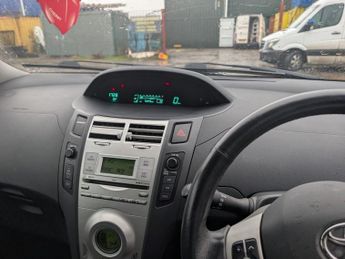 TOYOTA YARIS VVTI T SPIRIT