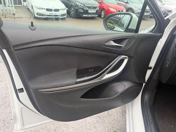 Vauxhall Astra 1.5 Turbo D SRi Nav Sports Tourer Auto Euro 6 (s/s) 5dr